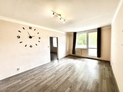 Zrekonštruovaný 3-izbový byt s loggiou, 78 m2 – J. J. Boora