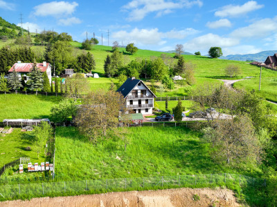 Slnečný rovinatý stavebný pozemok 1233m2, Banská Štiavnica