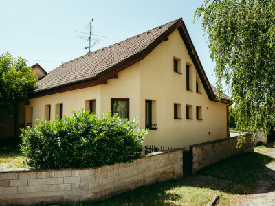 Priestranný rodinný dom s krásnou záhradou v meste Gbely, okr. Skalica