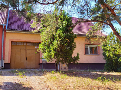 Vidiecky dom s 12,5 á pozemkom pod Malými Karpatmi, Modra – Kráľová.