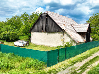 REZERVOVANÉ Pajta s pozemkom 3096 m2 blízko Dudiniec na predaj