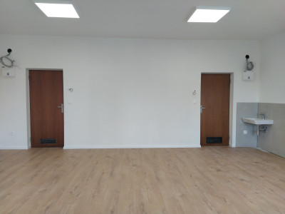 Prenájom viacúčelová miestnosť s umývadlom 42 m2, ul. Polianky, BA IV., Dúbravka.