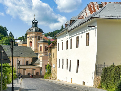 V centre Banskej Štiavnice 3 bytové jednotky na predaj oproti parkovisku s krásnym výhľadom