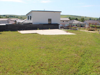 REZERVOVANÝ Pozemok s projektom moderného bungalovu v tichej lokalite