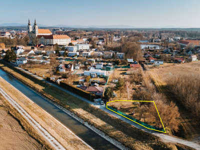 Stavebný pozemok v kľudnej oblasti mesta Šaštín-Stráže