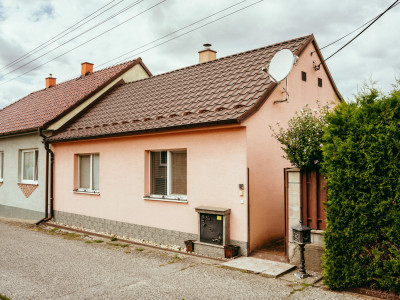 3i rodinný dom po rekonštrukcii s krytou terasou v meste Šaštín-Stráže